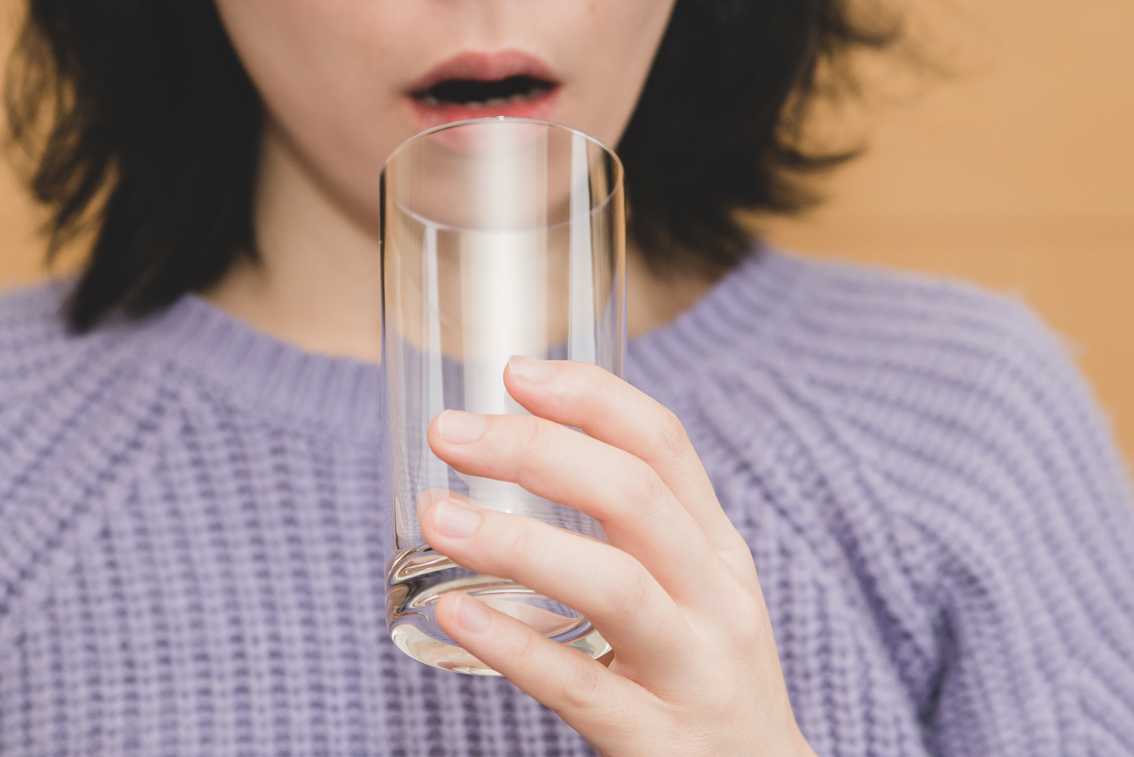 エアコンで喉が乾くのはなぜ？寝るときに見直したい原因と対策