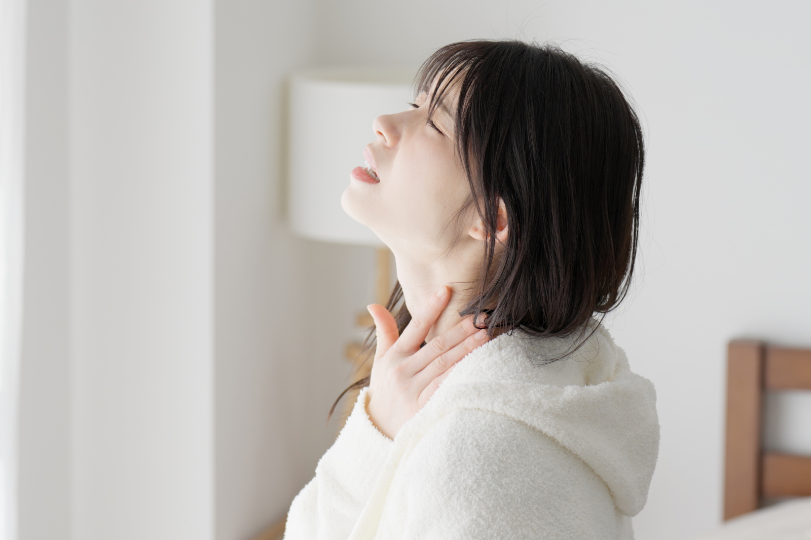 寝るときに喉を乾燥させない方法！朝のイガイガを防ぐ対策とは